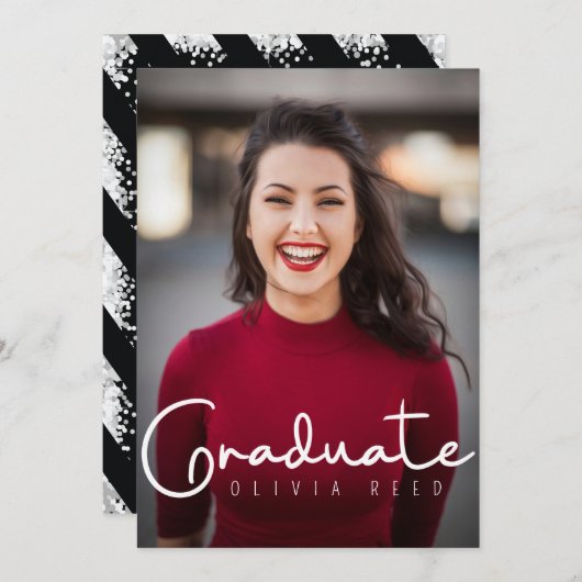 Black Modern Calligraphy Afstuderen Uitnodiging (Voorkant / Achterkant)