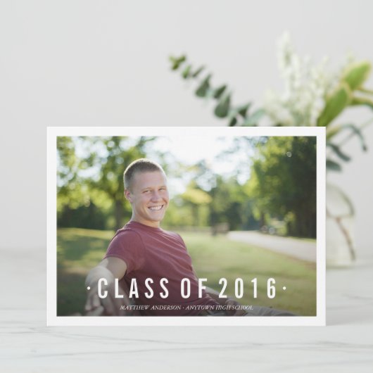 Black Modern Class of Photo Afstuderen Invitation Kaart (Staand voorkant)