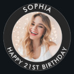Black Modern Classic Happy 21st Birthday Foto Ronde Sticker<br><div class="desc">Schattigee 21e verjaardag Happy Birthday Custom Photo stickers voor het verjaardagsfeest van uw zoon of dochter. Ze zijn voorzien van een leuke aanpasbare tekst en afbeelding. Perfect voor uitnodigingen en feestzakgoodies.</div>