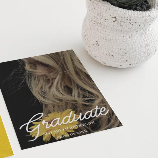 Black Modern Minimalist Graduation Aankondiging