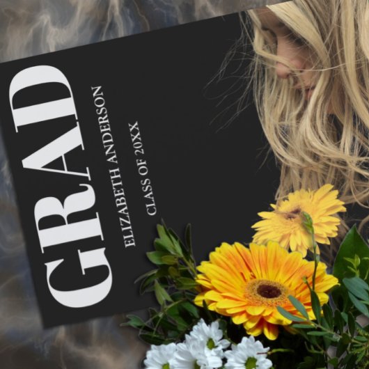 Black Modern Minimalist Graduation Aankondiging