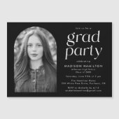 Black Modern Minimalist Photo Graduparty Magnetische Uitnodiging (Voorkant)
