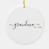 Black Modern Script Established Grandma Keramisch Ornament (Achterkant)