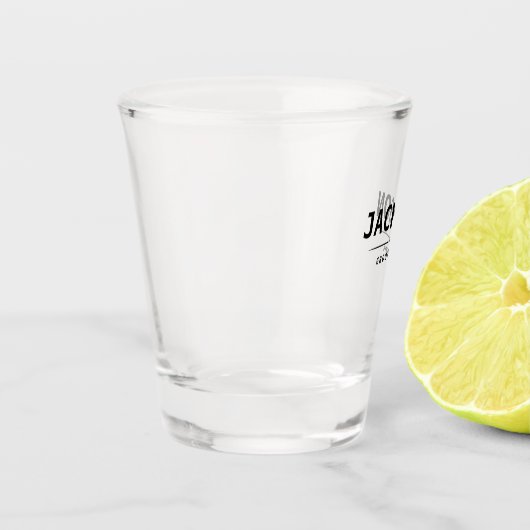 Black Modern Simple Name Persoonlijke Groomsmen Shot Glas (Links)