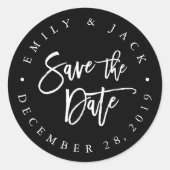 Black | Moderne penseel met de vermelding Datum op Ronde Sticker (Voorkant)