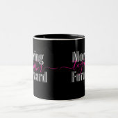 Black Moving Forward Together Typography Mug Tweekleurige Koffiemok (Center)