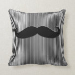 Black Mustache en Stripes Funny Sierkussen<br><div class="desc">Black and White Mustache Humor Sierkussennen van MovieFun©. Zwart en wit strepen patroon met een zwarte snor op deze Amerikaanse MoJo-gooiende kussen. Geweldig geschenk voor het man in ons leven. Fun decorative gooi kussen perfect voor elke kamer als een kussen met een interieur. Of je nu op zoek bent naar...</div>