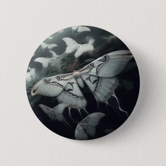 Black n White Moth Button (Voorkant)