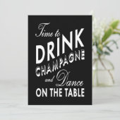 Black New Year's Time to Drink Champagne Invite Kaart (Staand voorkant)