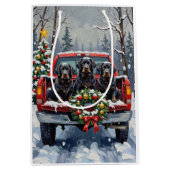 Black Newfoundland Christmas Red Truck Holiday Medium Cadeauzakje (Voorkant)