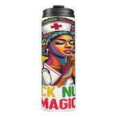 Black Nurse Magic: zelfverzekerde, moedige geest Thermosbeker (Voorkant)
