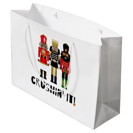 Black Nutcracker "Crushin" It" Gift Bag Groot Cadeauzakje (Achterkant Gekanteld)