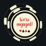 Black Off White Poker Chip Wedding Engagement Kaart<br><div class="desc">Dazzle your friends and Famy by sending them these black and white poker chip chip wedding engagement party uitnodigingen. They'll eagerly be awaiting to join you at this sure-to-be-fun celebration!</div>