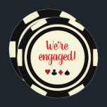 Black Off White Poker Chip Wedding Engagement Kaart<br><div class="desc">Dazzle your friends and Famy by sending them these black and white poker chip chip wedding engagement party uitnodigingen. They'll eagerly be awaiting to join you at this sure-to-be-fun celebration!</div>