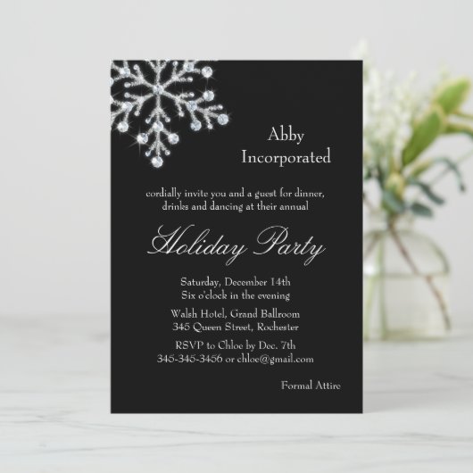 Black Offset Crystal Snowflake Holiday Uitnodiging (Staand voorkant)