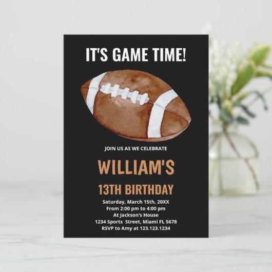 Black One Football Birthday-uitnodigingen Kaart (Staand voorkant)