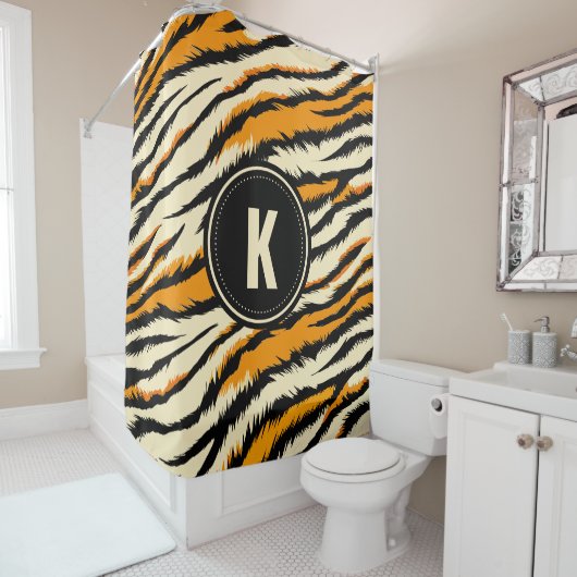 Black Orange Tiger Stripes Pattern Monogram Douchegordijn (In situ)