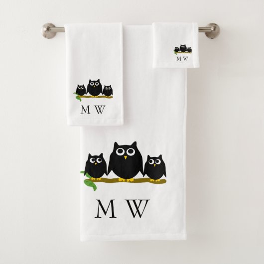 Black Owls Design Monogrammed Bad Handdoek (Insitu)