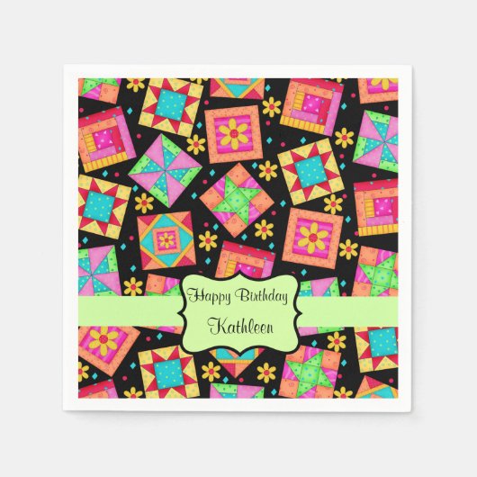 Black Patchwork Quilt Block Name Happy Birthday Servet (Voorkant)