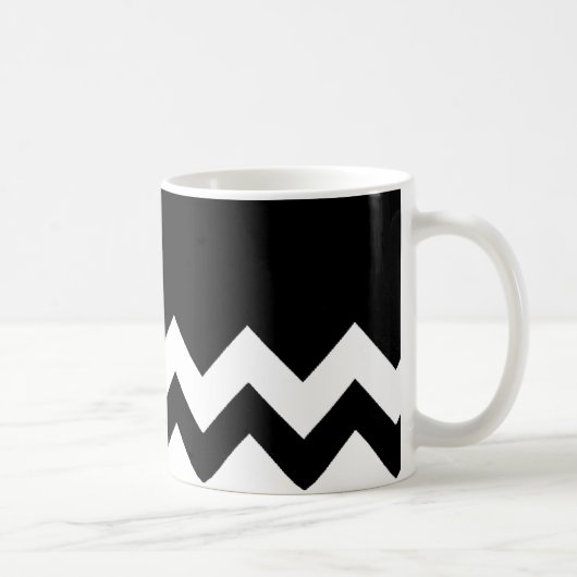 Black-Pattern-on-Black-&-White-Zigzag Koffiemok (Rechts)