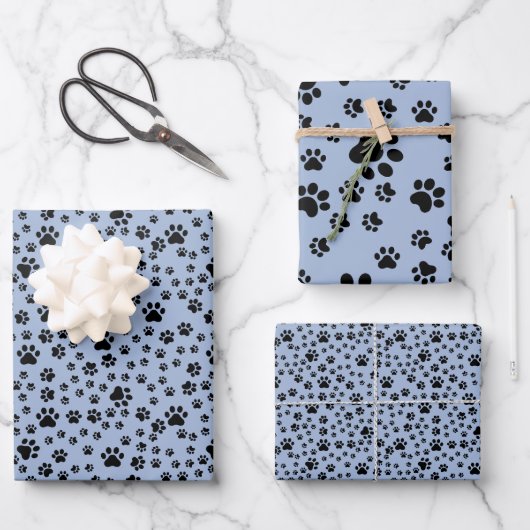 Black Paw Prints op lichtblauw Inpakpapier Vel (Voorkant)