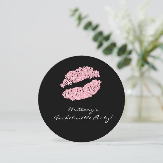 Black Pink Lips Kiss Bachelorette Party Uitnodigin Kaart (Staand voorkant)