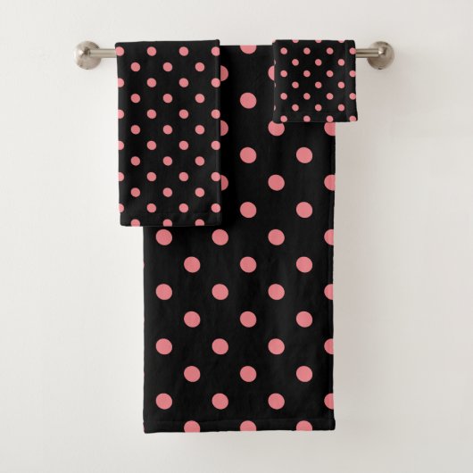 Black Pink Polka Dot Bad Handdoek (Insitu)