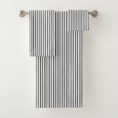 Black Pinstripe Bad Handdoek (Insitu)