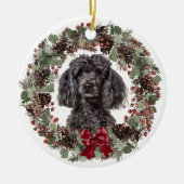 Black Poodle Dog Pinecone Wreated Personalized Keramisch Ornament (Voorkant)