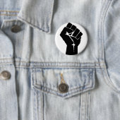 Black Power Fist Ronde Button 5,7 Cm (In situ)