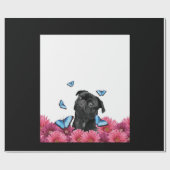 Black Pug met blauwe vlinders en gerberas Cadeaupapier (Vlak)