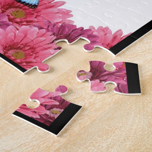 Black Pug met blauwe vlinders en gerberas Legpuzzel (Zijkant)