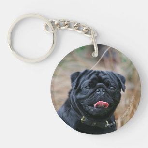 Black Pug Panting terwijl het bekijken van Camera Sleutelhanger
