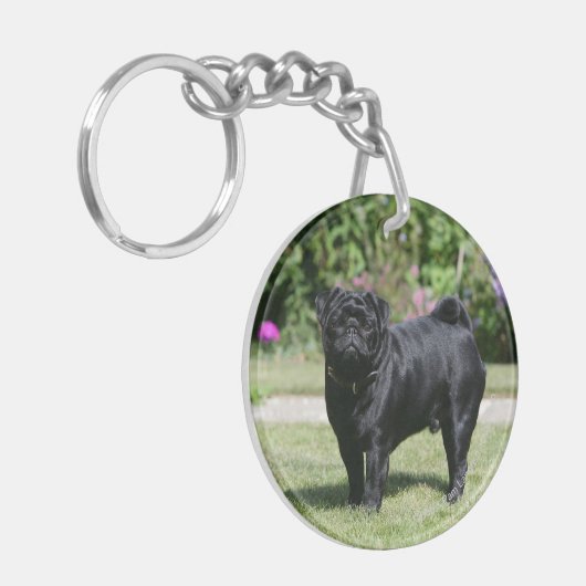 Black Pug Standing View Camera Sleutelhanger (Voorkant Links)