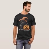 Black Pug with Witch Hat and Pumpkin Halloween Pug T-shirt (Voorkant volledig)