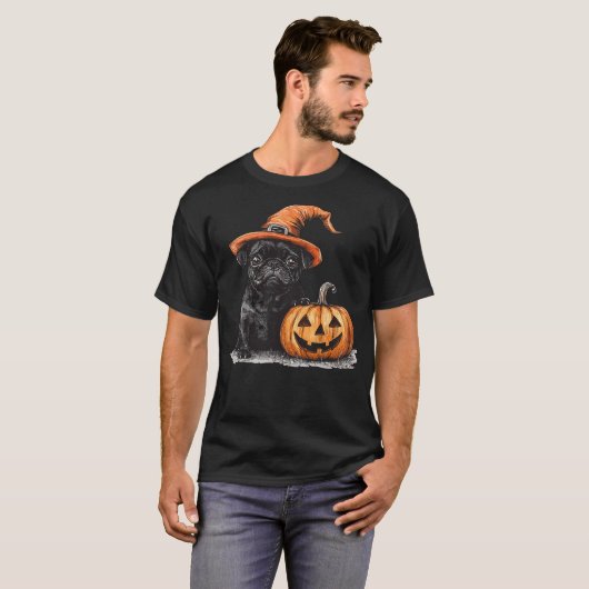 Black Pug with Witch Hat and Pumpkin Halloween Pug T-shirt (Voorkant volledig)