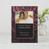 Black & Raspberry Damask foto uitnodiging (Staand voorkant)