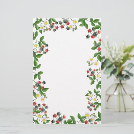Black Raspberry Floral Stationery Briefpapier (Staand voorkant)