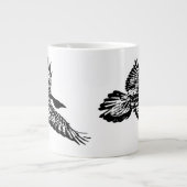 Black Raven Bird Soaring in Flight Swooping Art Grote Koffiekop (Voorkant)