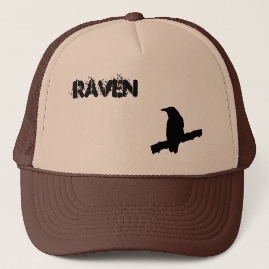 Black Raven of Crow op een tak Trucker Pet (Voorkant)