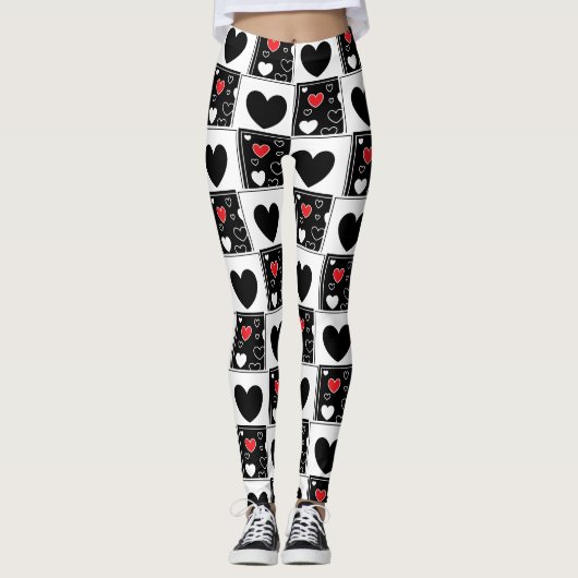 Black Red White Heart Gepatterde Leggings (Voorkant)