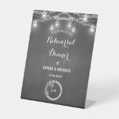 Black Rehearal Dinner String Lights Welkom Reclamebord Met Voetstuk (Voorkant)