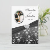 Black Ribbon Heart Damask Weduwfotouitnodiging Kaart (Staand voorkant)
