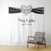 Black Ribbon Silver Swans Weddenschap Backdrop Wandkleed (In situ)