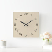 Black Roman Numbers op beige wcn Vierkante Klok (Huis)
