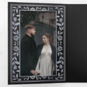 Black Royal Medieval Silver Sword Wedding Drieluik Uitnodiging (Binnenzijde eerst)