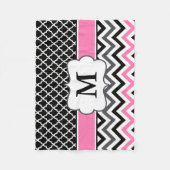 Black roze Quatrefoil Chevron Monogram Fleece Deken (Voorkant)