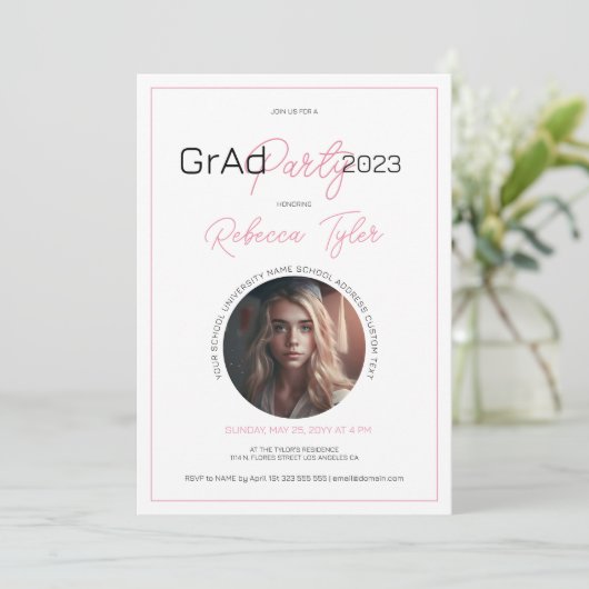 Black & Roze Text Afstudeerder Party nodigt aangep Kaart (Staand voorkant)