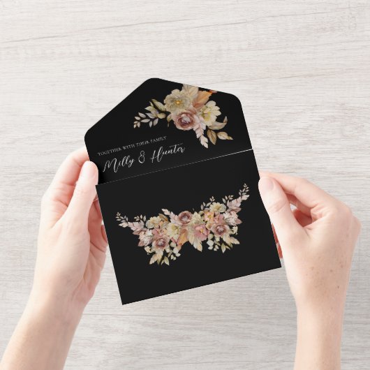 Black Rustic Floral All in One Wedding Invite Uitnodiging (Opening)