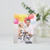 Black Rustic Hand met foto's opslaan onze datum Aankondigingskaart (Staand voorkant)